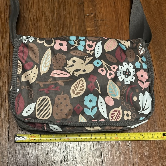 LeSportsac crossbody nylon purse bag - Picture 7 of 15